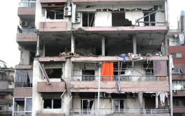 sebuah-gedung-apartemen-di-kota-beirut-hancur-akibat-serangan-udara-israel